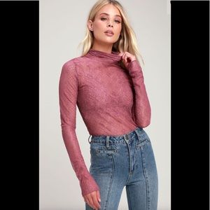 FREE PEOPLE MAUVE PINK SHEER LACE TURTLENECK TOP .
